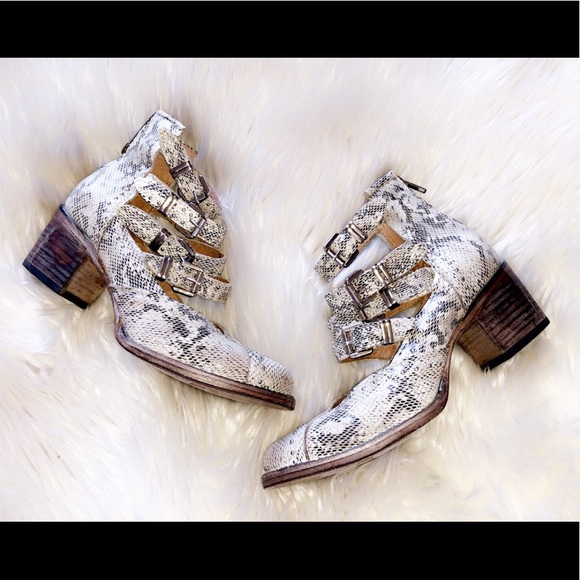 FREEBIRD Felicity Snake Print Bootie - Picture 4 of 8